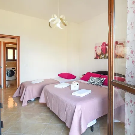 Gorgeous In With Wifi Laureana Cilento