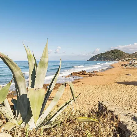 Gorgeous In With Wifi Holiday home Laureana Cilento